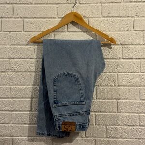 vintage 725 light wash mom jeans!